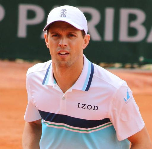 Picture of Mike Bryan on a tennis court